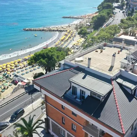 Apartment Frontline Beach Laigueglia