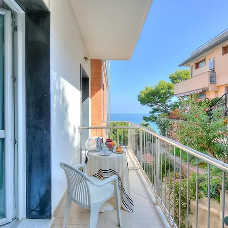 Apartment Frontline Beach Laigueglia