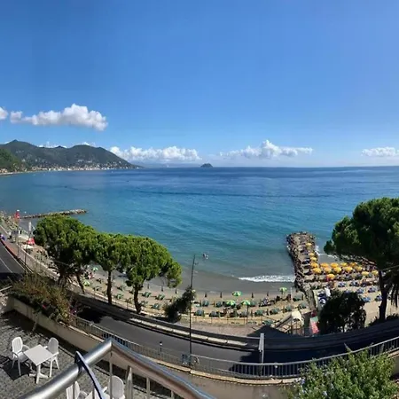 Apartment Frontline Beach Laigueglia