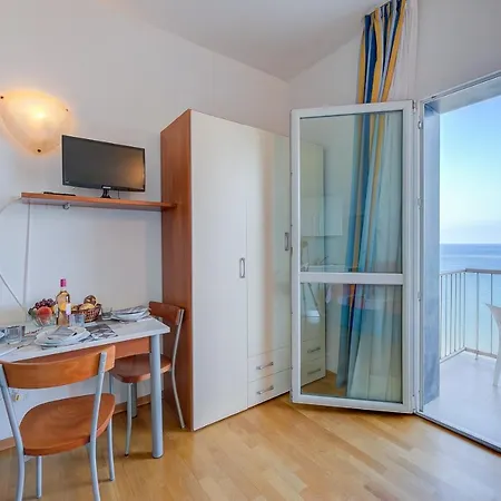 Apartment Frontline Beach
