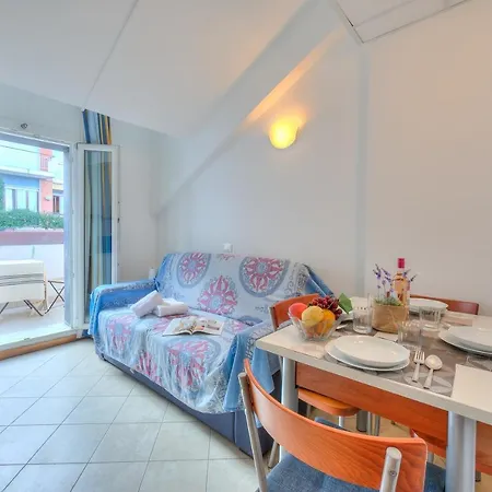 Apartment Frontline Beach Laigueglia