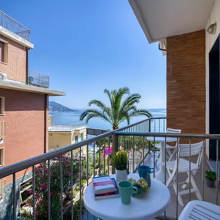 Frontline Beach Apartment Laigueglia