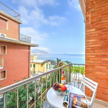 Apartment Frontline Beach