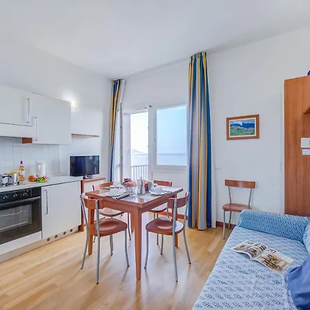 Apartment Frontline Beach