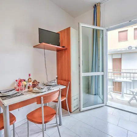 Frontline Beach Apartment Laigueglia