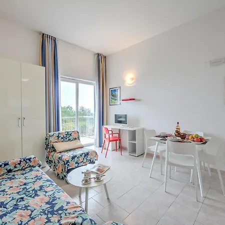 Frontline Beach Apartment Laigueglia
