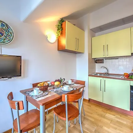 Frontline Beach Apartment *