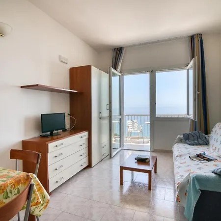 Apartment Frontline Beach Laigueglia