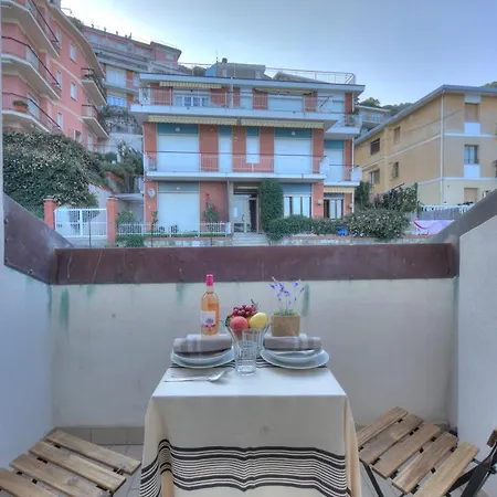 Apartment Frontline Beach Laigueglia