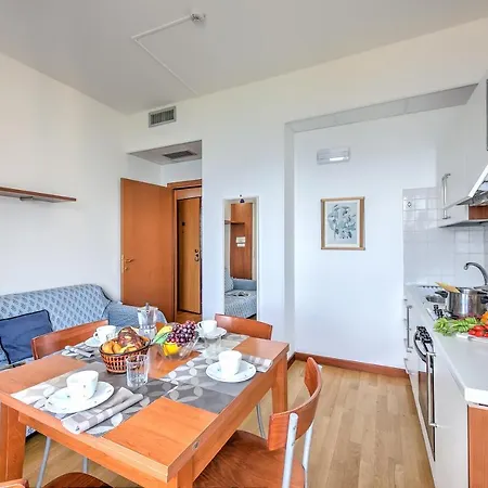 Frontline Beach Apartment Laigueglia