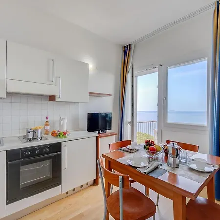 Frontline Beach Apartment Laigueglia