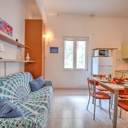 Frontline Beach Apartment Laigueglia